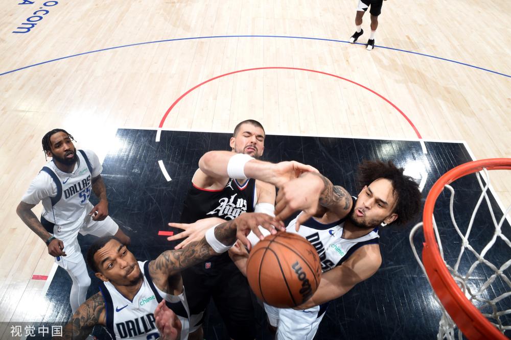 [澳网]王欣瑜／郑赛赛晋级女双16强.